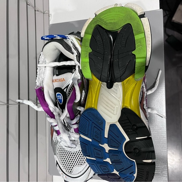Balenciaga Runner Sneaker(Women’s) - Picture 2 of 4